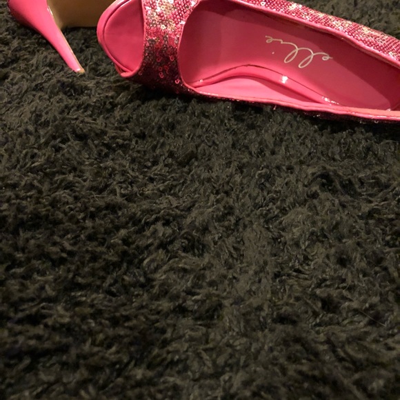 High Heels - Picture 4 of 4